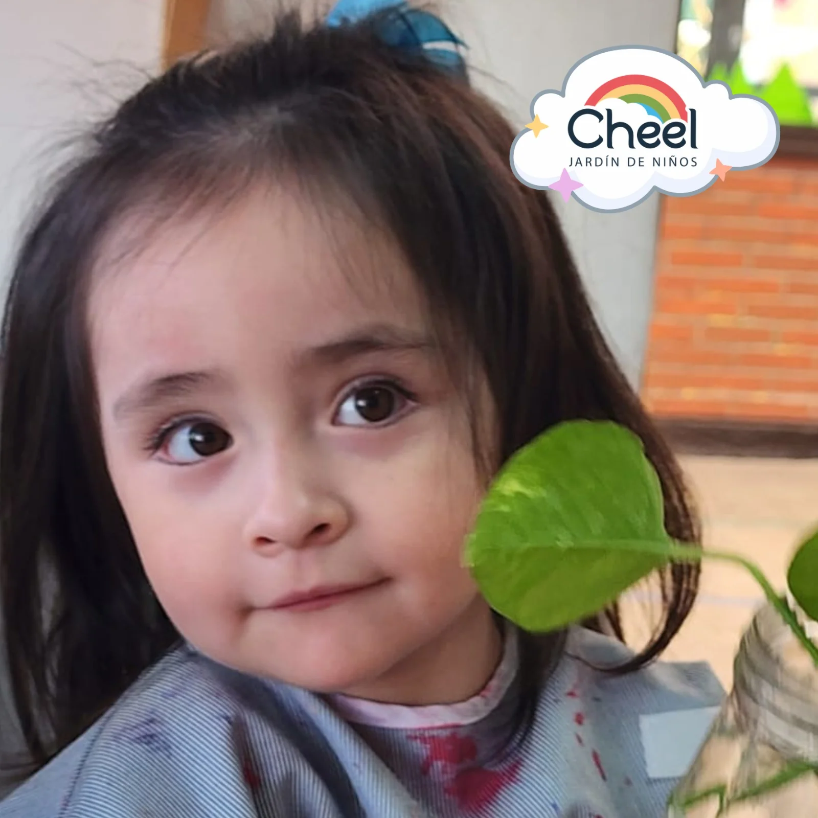 Niños descubriendo y experimentando en clase de Kínder Cheel Zapopan